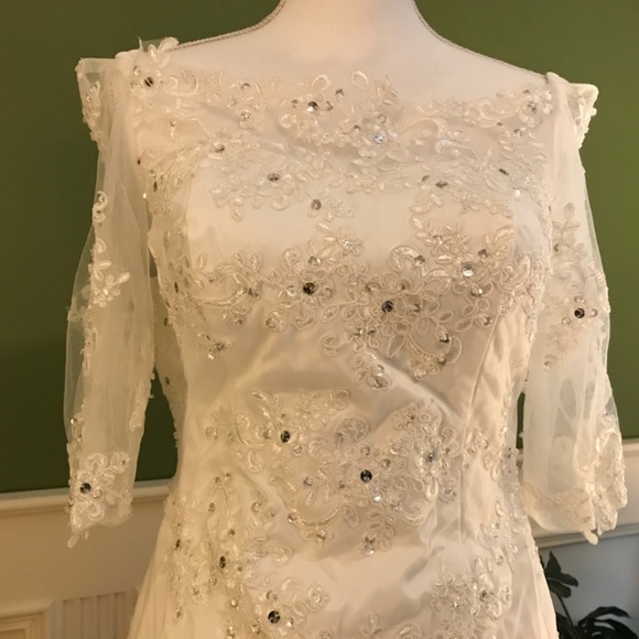 Wedding gown - Picture 5 of 16